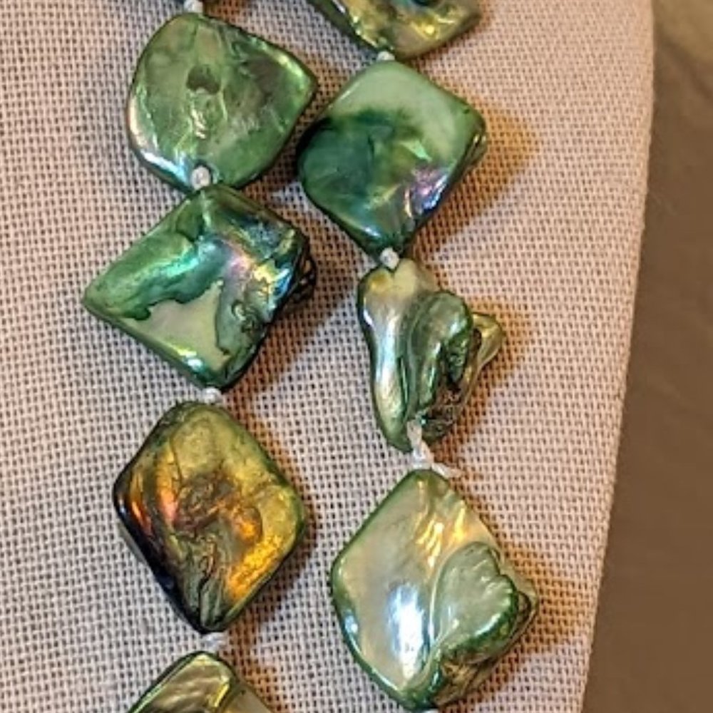 Long Green Shell Necklace - Picture 3 of 9